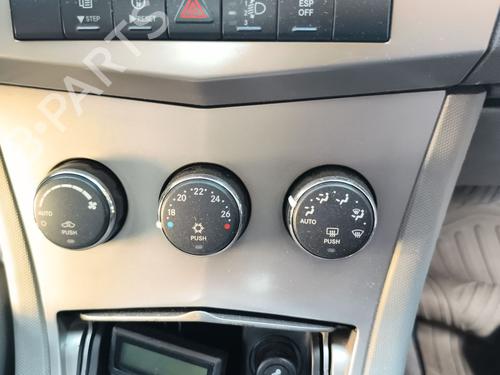 Used Climate control Climate control 38179717 38179717