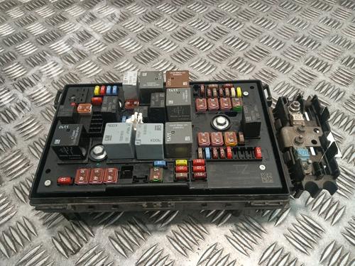 Used Fuse box Fuse box 38444172 38444172