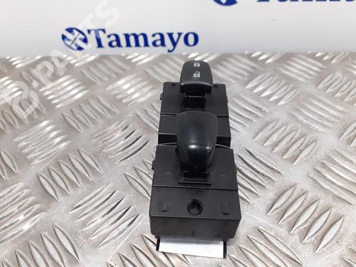 Used Right front window switch NISSAN JUKE (F15) 1.5 dCi (110 hp) 6515939