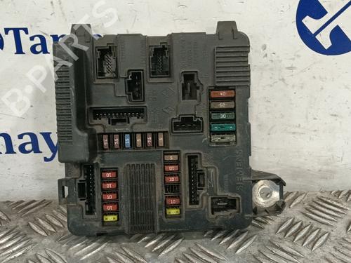 Used Fuse box RENAULT SCÉNIC II (JM0/1_) 1.9 dCi (JM0G, JM12, JM1G, JM2C) (120 hp) 31631599