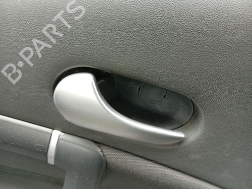 Maneta interior trasera izquierda Maneta interior trasera izquierda RENAULT CLIO I (B/C57_, 5/357_) 1.2 (B/C/S577) (54 hp) 36998682 36998682