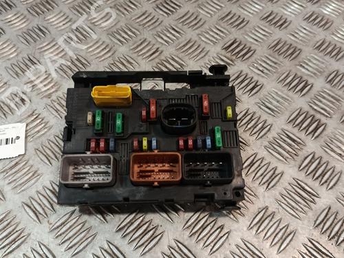 Used Fuse box Fuse box 38019895 38019895