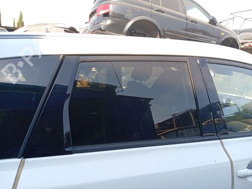 dr-rude-hjre-bagtil-suzuki-vitara-ly-2015-37421927 main image