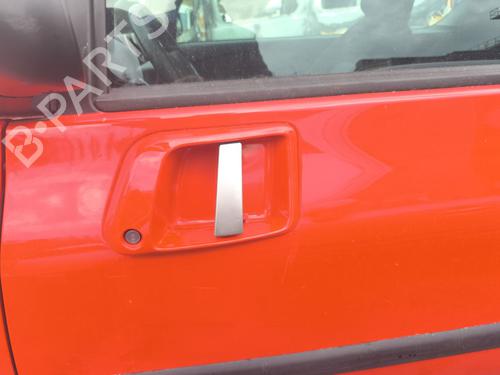 front-left-exterior-door-handle-peugeot-1007-km_-2005-40129216 main image