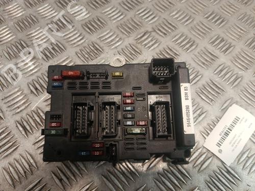Used Fuse box Fuse box 38019782 38019782