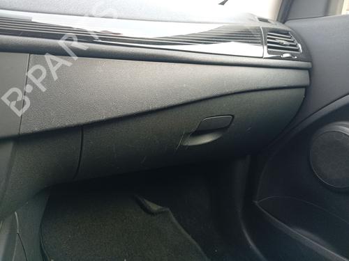 Guantera Guantera RENAULT MEGANE III Hatchback (BZ0/1_, B3_) 1.6 16V (BZ1B, BZ1H) (110 hp) 37494889 37494889