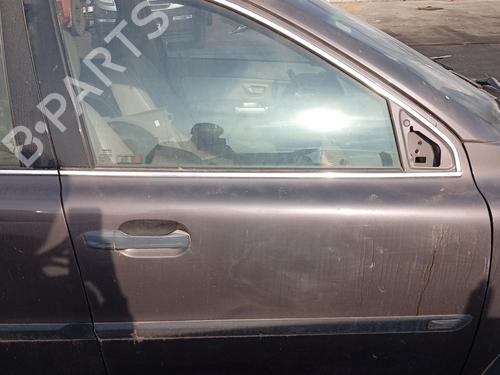 Used Right front door Right front door 8677371 8677371