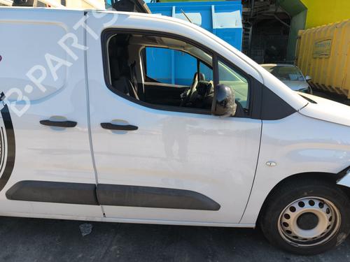front-right-door-window-toyota-proace-city-box-bodympv-bpz_-2019-40184676 main image