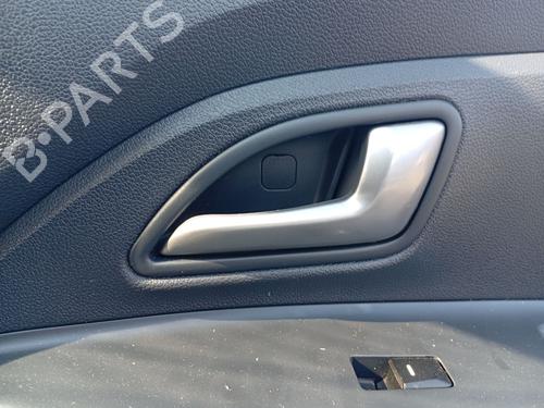 Used Front right interior door handle Front right interior door handle 37425924 37425924