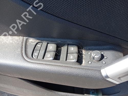 venstre-foran-elrute-bryter-audi-q2-gab-gag-2016-36597171 main image