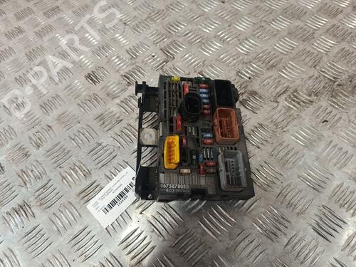 Used Fuse box Fuse box 39208352 39208352