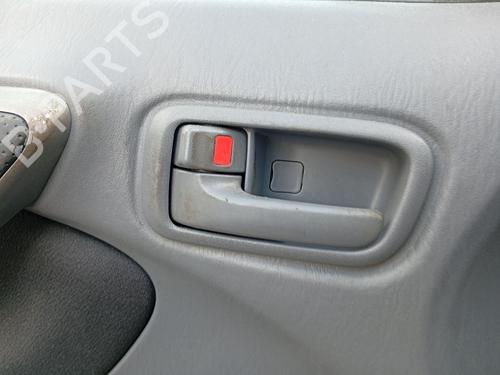 Puxador interior frente esquerdo Puxador interior frente esquerdo 37494916 37494916