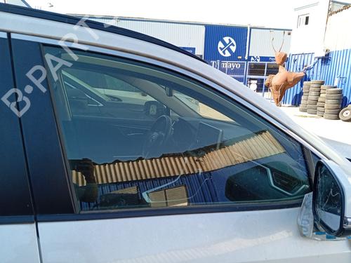 front-right-door-window-toyota-rav-4-v-_a5_-_h5_-2018-36998817 main image
