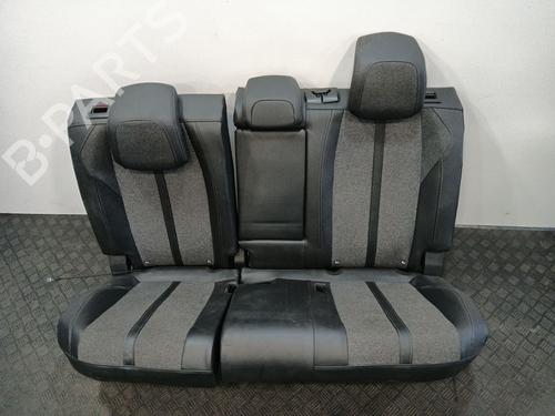 Sæde Bagtil Sæde Bagtil PEUGEOT 3008 II SUV (MC_, MR_, MJ_, M4_) 1.2 THP/ PureTech 130 (MRHNSM, MRHNSU, MRHNSJ, MRHNYW,... (131 hp) 35724520 35724520