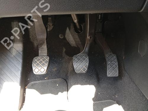 pedal-audi-q2-gab-gag-2016-36597860 main image