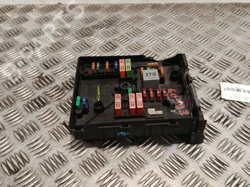 Used Fuse box Fuse box 38951359 38951359