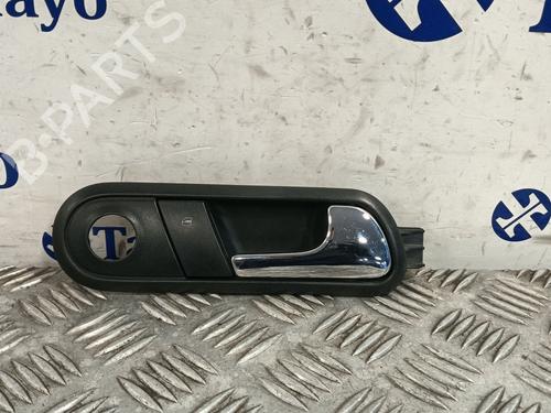 Maneta interior delantera derecha SEAT IBIZA III (6L1) 1.4 TDI (75 hp) 31811064