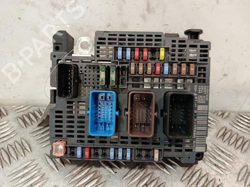 Used Fuse box Fuse box 37607776 37607776