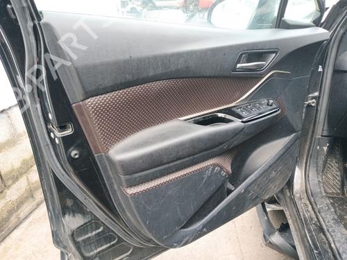 Interiør tag TOYOTA C-HR (_X1_) 1.8 Hybrid (ZYX10_, ZYX11_) | BP31926970I12 