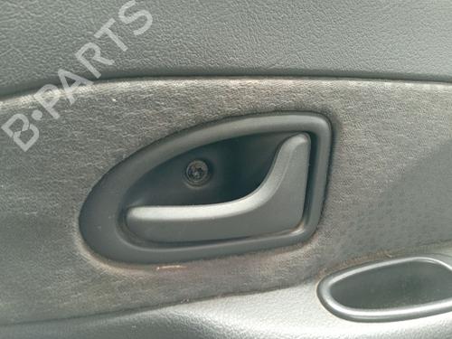 Maneta interior trasera derecha Maneta interior trasera derecha RENAULT CLIO II (BB_, CB_) 1.5 dCi (B/CB3M) (64 hp) 35819901 35819901