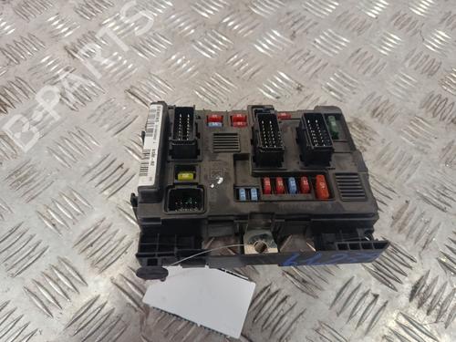 Used Fuse box Fuse box CITROËN BERLINGO / BERLINGO FIRST Box Body/MPV (M_) 2.0 HDI 90 (MBRHY, MCRHY) (90 hp) 39933771 39933771