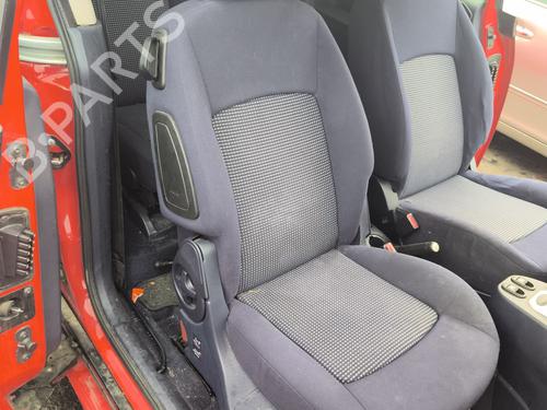 right-front-seat-peugeot-1007-km_-2005-40129199 main image