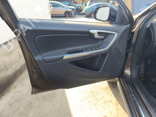 Venstre frontpanel Venstre frontpanel VOLVO V60 I Cross Country (157) D4 (190 hp) 39564995 39564995