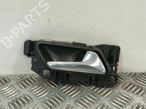 Højre fortil invendig håndtag Højre fortil invendig håndtag PEUGEOT 3008 II SUV (MC_, MR_, MJ_, M4_) 1.2 THP/ PureTech 130 (MRHNSM, MRHNSU, MRHNSJ, MRHNYW,... (131 hp) 34472324 34472324