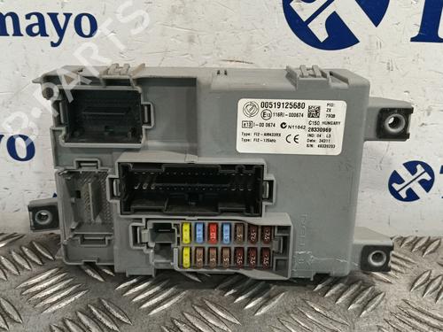 Zekeringkast FIAT 500 (312_) 1.3 D Multijet (312AXE1A) (95 hp) 28804707
