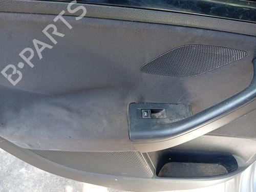 Venstre bagtil elrude kontakt VW GOLF V (1K1) 2.0 TDI 16V (140 hp) 32848858