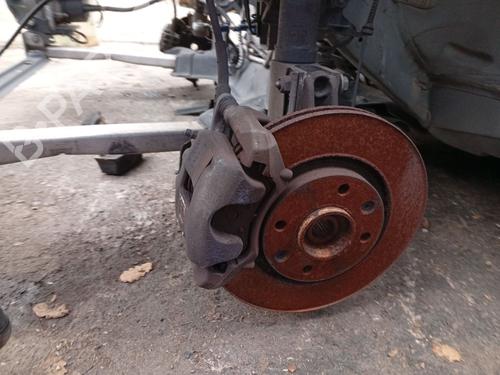 Used Left front brake caliper Left front brake caliper CITROËN C4 II (NC_) 1.6 BlueHDi 100 (99 hp) 39648725 39648725