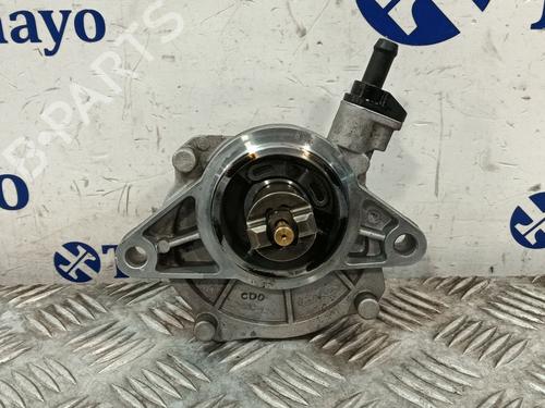 Used Vacuum pump KIA CARNIVAL II (GQ) [1999-2007]  32396172