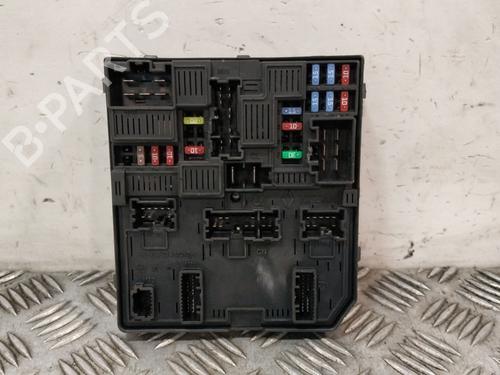 Used Fuse box Fuse box 38876581 38876581