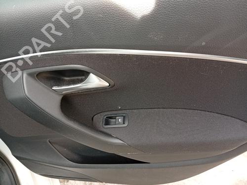 Højre bagtil elrude kontakt Højre bagtil elrude kontakt VW POLO V (6R1, 6C1) 1.4 TDI (90 hp) 39648779 39648779