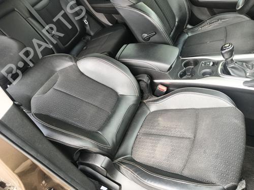 Used Right front seat Right front seat 39142468 39142468