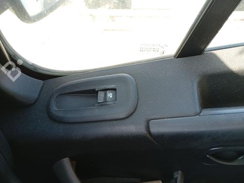 Used Right front window switch Right front window switch CITROËN SAXO (S0, S1) 1.1 BiFuel (60 hp) 33650008 33650008