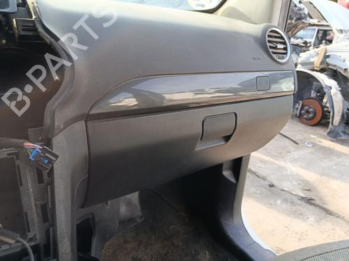 Used Glove box PEUGEOT 206 Hatchback (2A/C) 1.9 D (69 hp) 30053227