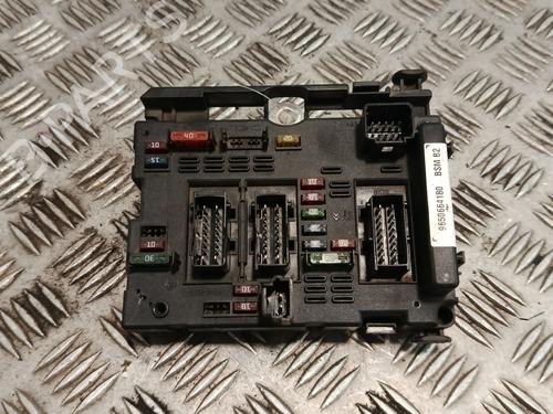 Used Fuse box Fuse box 38959805 38959805