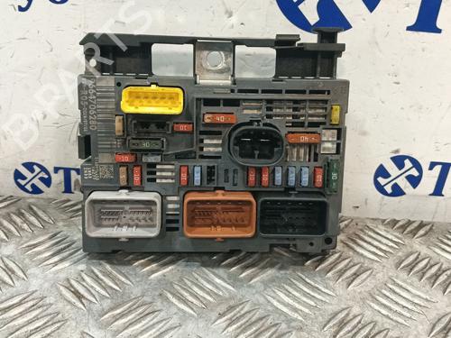 Used Fuse box PEUGEOT 308 SW I (4E_, 4H_) 1.6 HDi (109 hp) 32343584