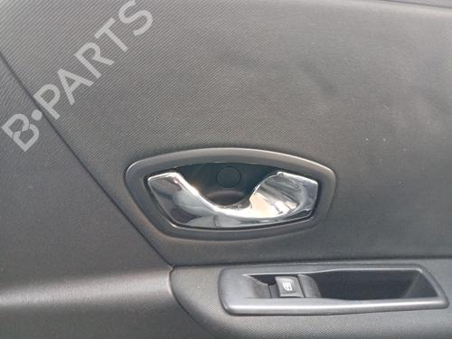 Maniglia interna posteriore destra Maniglia interna posteriore destra RENAULT MEGANE III Hatchback (BZ0/1_, B3_) 1.6 16V (BZ1B, BZ1H) (110 hp) 37425934 37425934