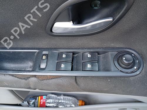Comutador vidro frente esquerdo Comutador vidro frente esquerdo RENAULT ESPACE IV (JK0/1_) 2.2 dCi (JK0H) (150 hp) 36034334 36034334