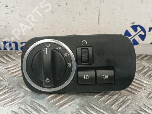 Used Headlight switch LAND ROVER DISCOVERY IV (L319) 3.0 SDV6 4x4 (256 hp) 32343579