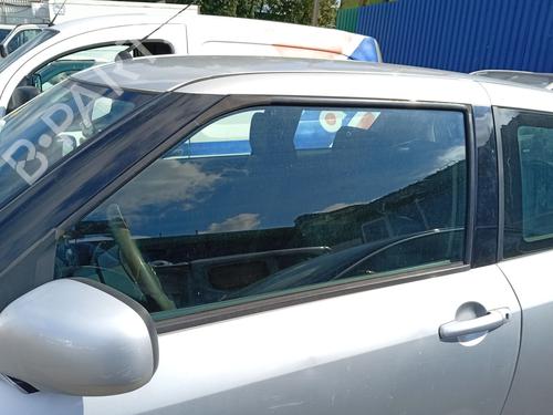Dør rude ventre foran Dør rude ventre foran SUZUKI SWIFT III (MZ, EZ) 1.3 DDiS (RS413D) (69 hp) 35770031 35770031