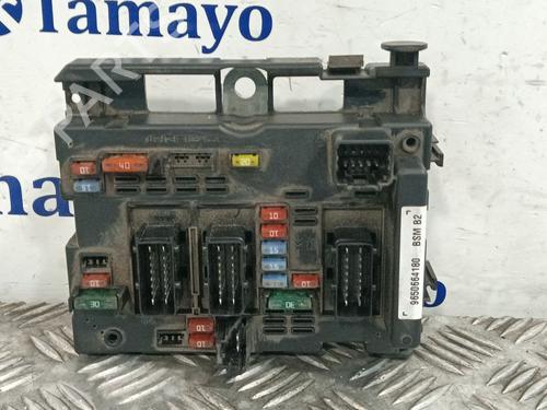 Used Fuse box VW GOLF III (1H1) 1.8 (90 hp) 31579419