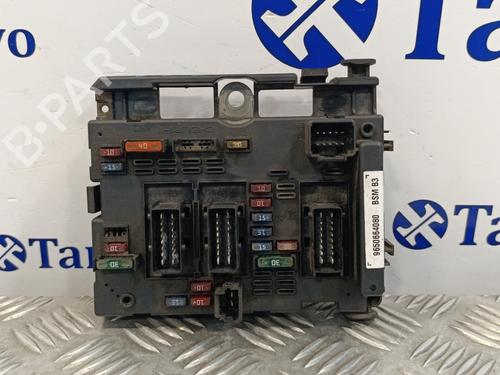 Used Fuse box PEUGEOT 307 SW (3H) 2.0 HDi 135 (136 hp) 18160802
