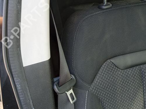 front-right-seatbelt-renault-kadjar-ha_-hl_-2015-36597197 main image