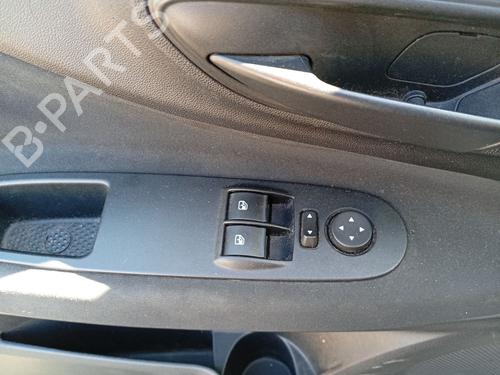 Used Left front window switch Left front window switch FIAT GRANDE PUNTO (199_) 1.3 D Multijet (199.AXD11, 199.AXD1A, 199.AXD1B,... (90 hp) 34165336 34165336