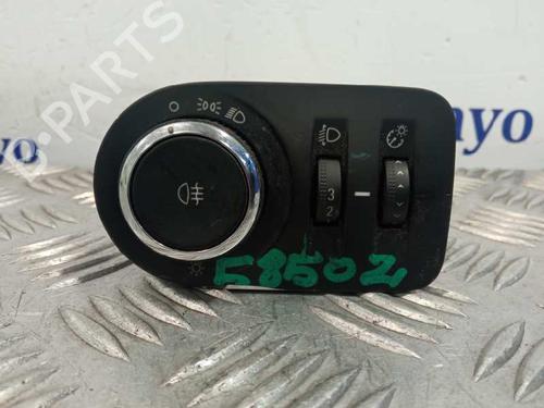 Used Headlight switch OPEL CORSA E Hatchback Van (X15) [2014-2025]  29251385