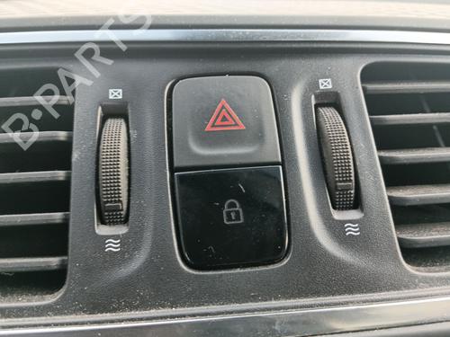warning-switch-renault-kadjar-ha_-hl_-2015-34446407 main image