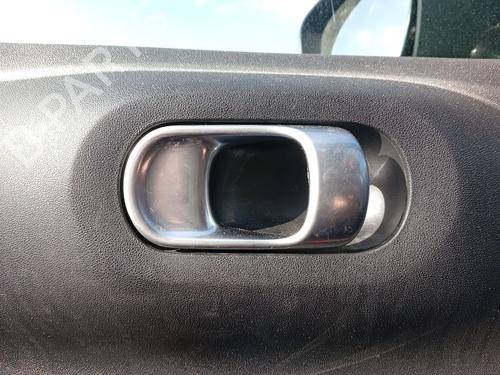 Maniglia interna anteriore sinistra Maniglia interna anteriore sinistra CITROËN C4 CACTUS 1.2 VTi 82 (82 hp) 34475649 34475649